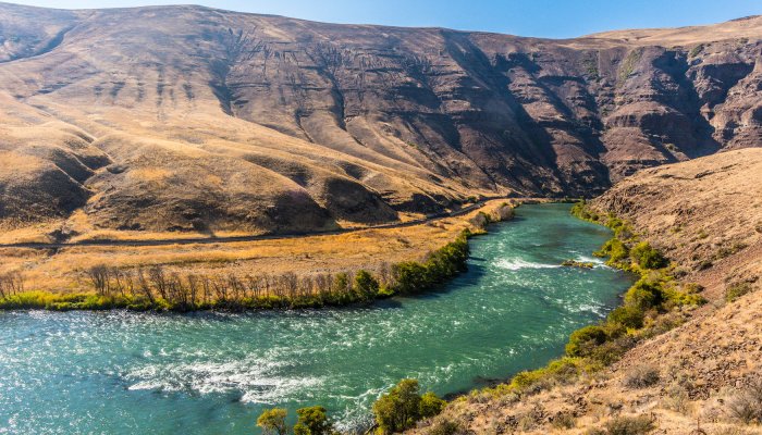 Deschutes river pathway and overview